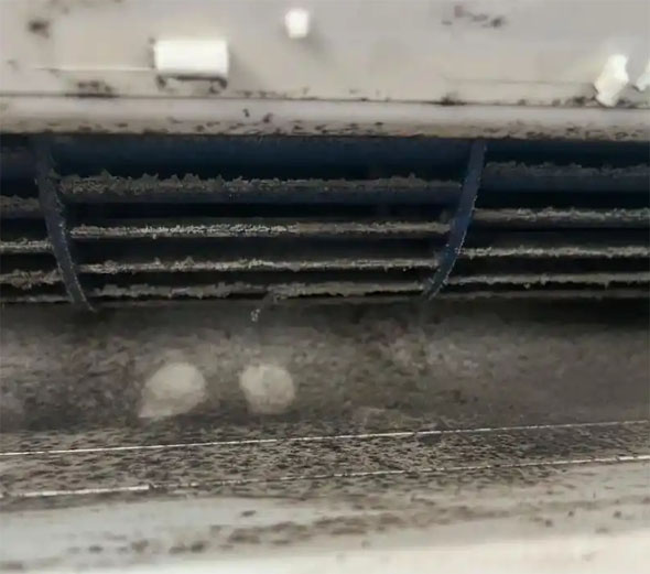 木垒哈萨克空调吹的风有股烧焦味是怎么回事